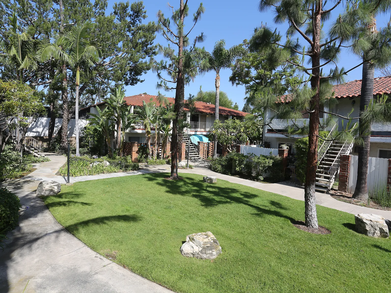 Casa Flores Apartments — Photo 4