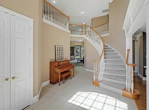 4th image of 3313 Carriage Ct