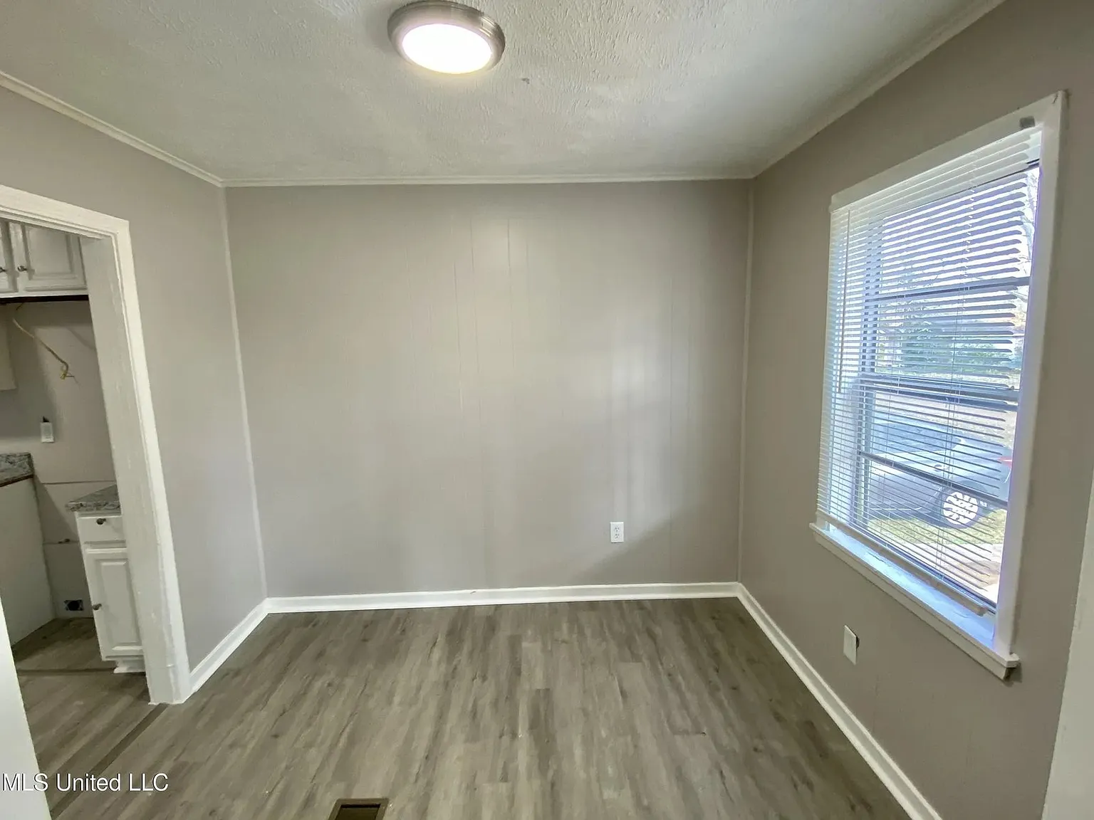 3 bed, 1.0 bath, 822 sqft, $797 — Photo 3
