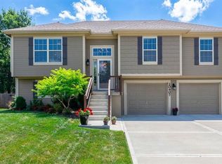 20407 W 220th Ter, Spring Hill, KS 66083