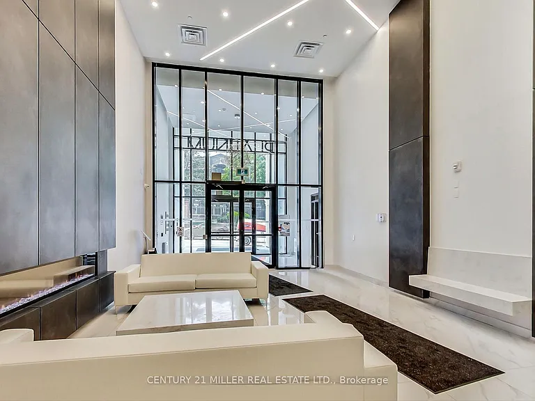 15 Queen St S #1012 — Photo 4
