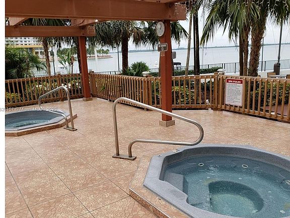 3rd image of 825 Brickell Bay Dr #84I