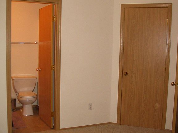 master bdrm,fullbath,and walkin closet and ceiling fan