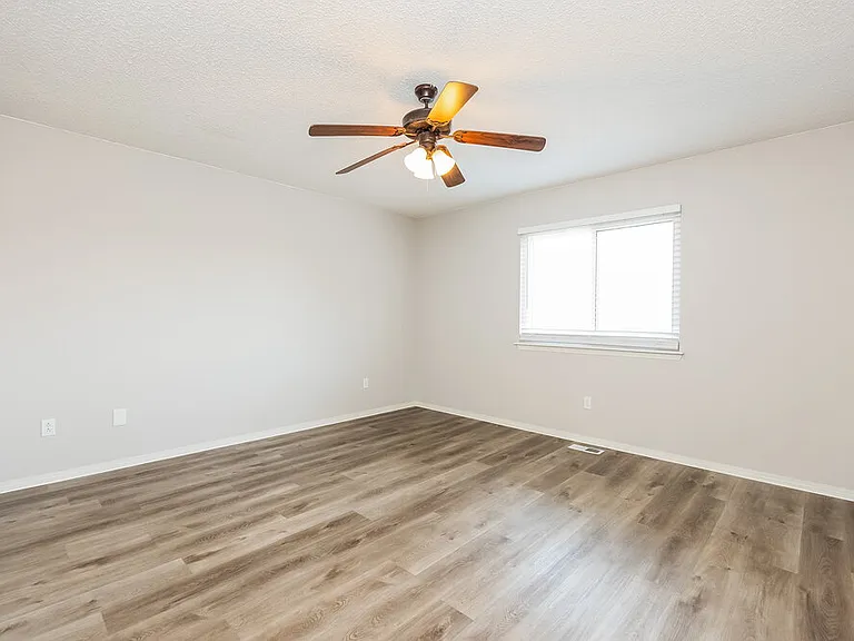 6325 Ashridge Ct — Photo 8