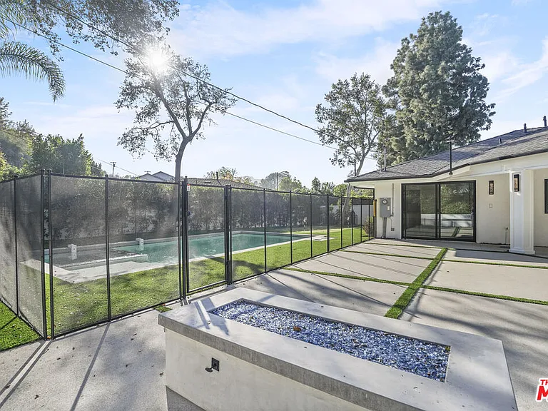 4097 Sapphire Dr — Photo 13