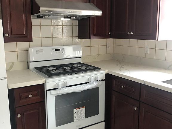 5th image of 790 Edinburgh St