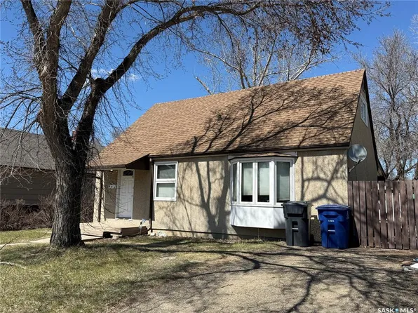 805 Souris AVENUE, Weyburn, SK S4H 0E5