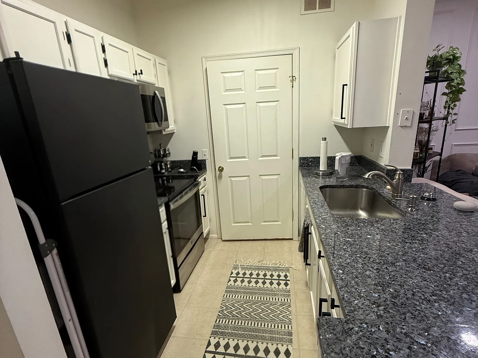 1 bed, 690 sqft, $2,100 — Photo 2