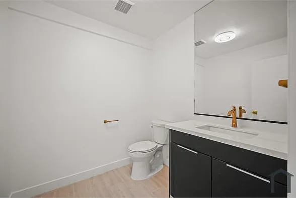 920 Everett St — Photo 20