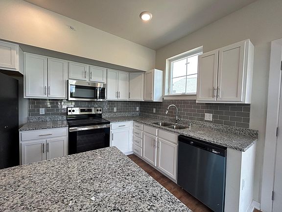 5th image of 33 Brookstone Dr #3
