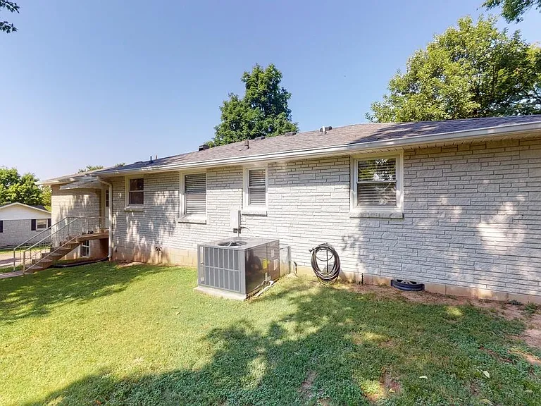 506 Highcrest Dr — Photo 4