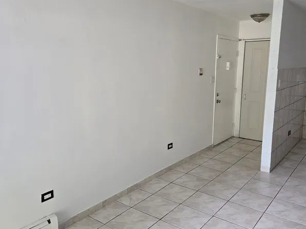 1B E Dundee Quarter Dr Unit 102, Palatine, IL 60074