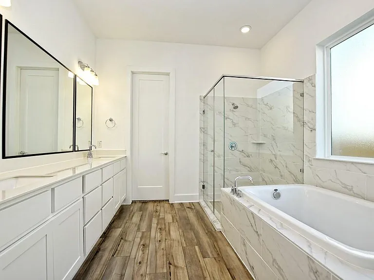 402 Zennia St — Photo 19