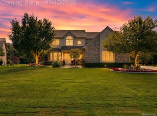 7903 Turnberry Dr, Whitmore Lake, MI 48189