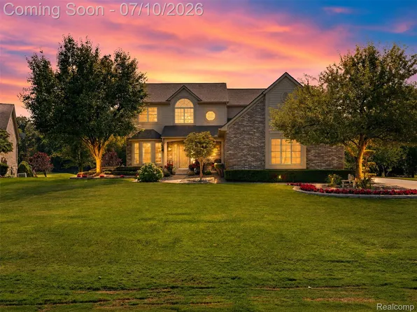 7903 Turnberry Dr, Whitmore Lake, MI 48189