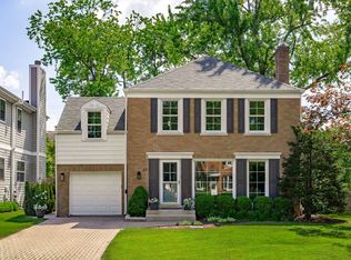 27 Iroquois Dr, Clarendon Hills, IL 60514