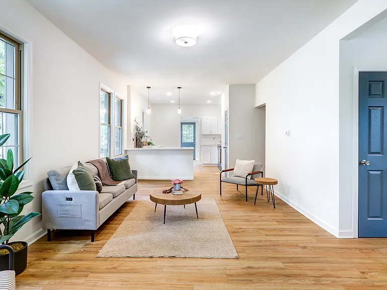 2560 Iron Springs Rd — Photo 10
