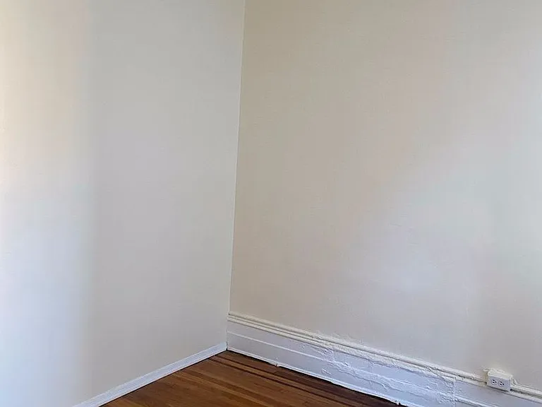 Sevilla Grande - Renovated Units at Journal Square Path — Photo 43