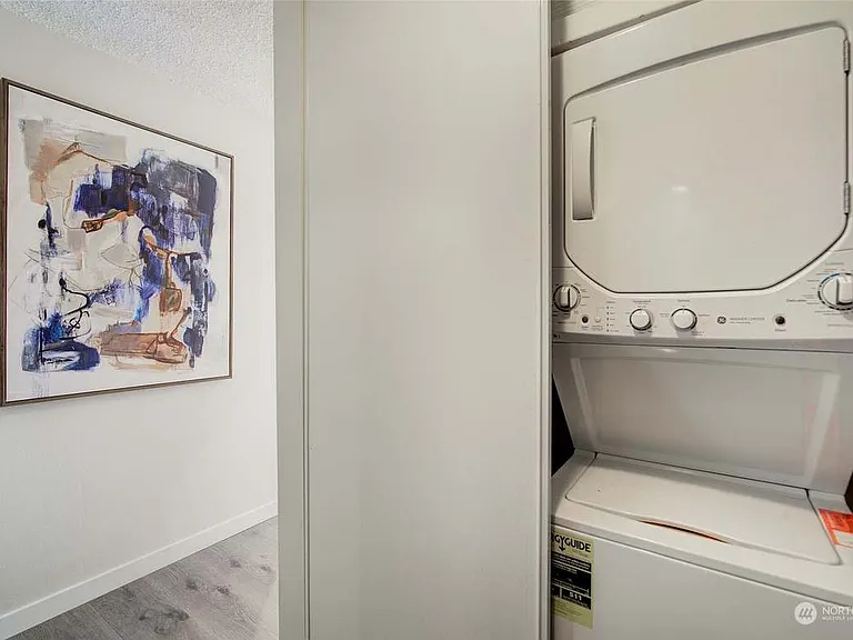 400 Melrose Ave E #302 — Photo 17