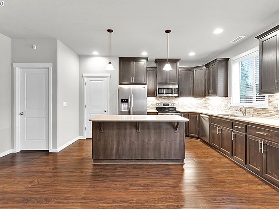 5th image of 10422 NE 95th Ave