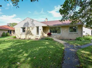 7632 W Honey Creek Pkwy, West Allis, WI