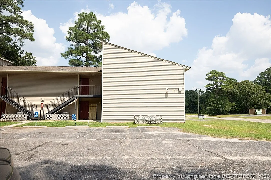 1 bed, 1.0 bath, 639 sqft, $900 — Photo 1