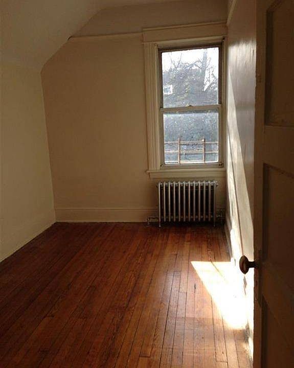 2nd image of 3011 Radcliff Ave #3