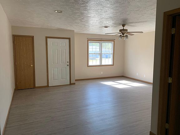 2nd image of 917 Jacob Ln