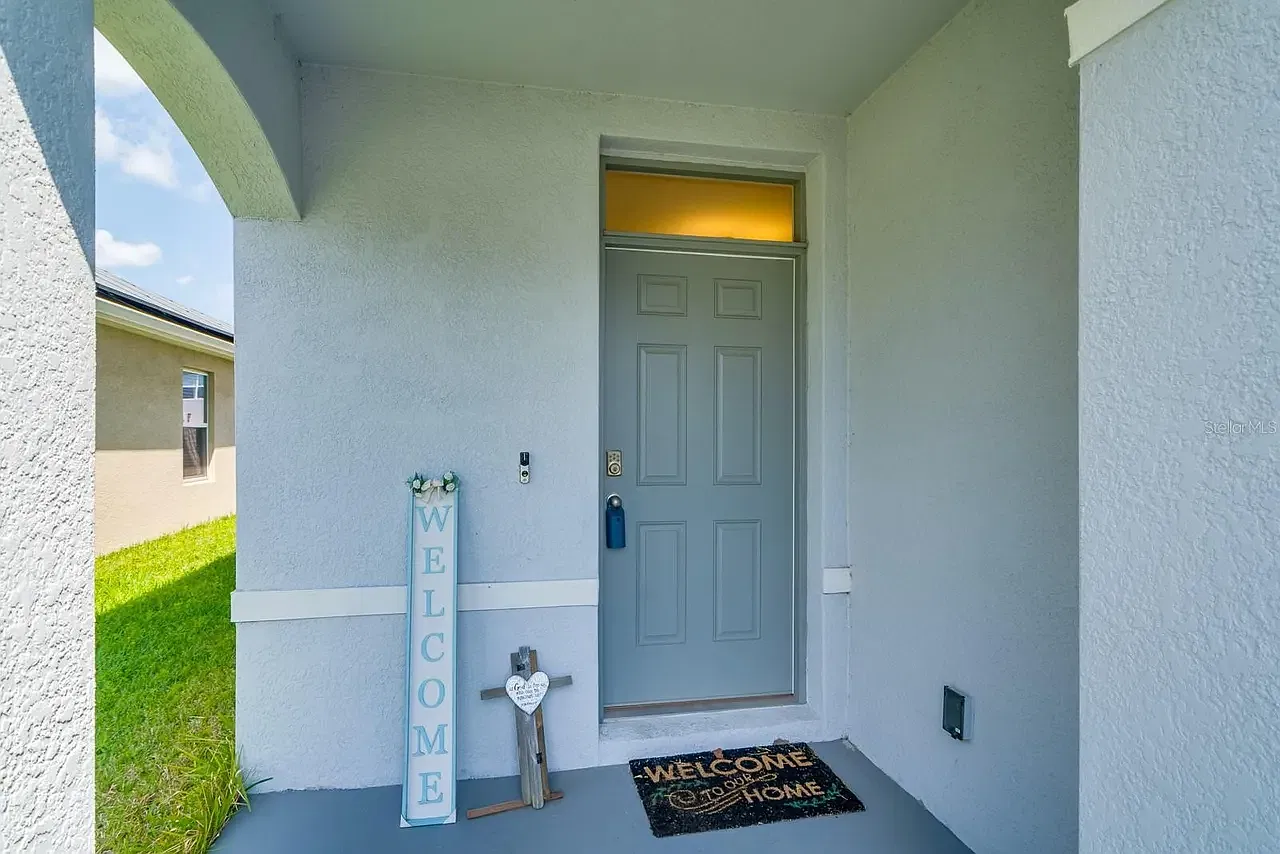 4 bed, 2007 sqft, $3,100 — Photo 2