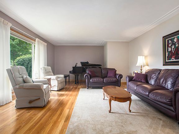 5th image of 364 Watkins Ln