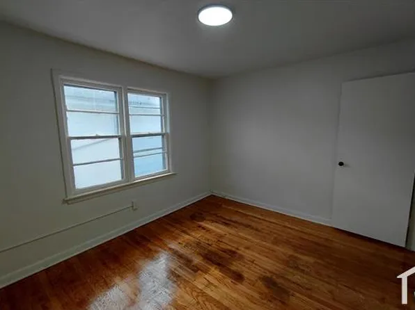 8541 College Ave, Saint Louis, MO 63136