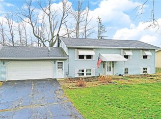 160 S Colonial Dr, Cortland, OH