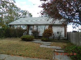 2955 Bayport Ct, Wantagh, NY 11793