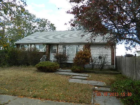 2955 Bayport Ct, Wantagh, NY 11793