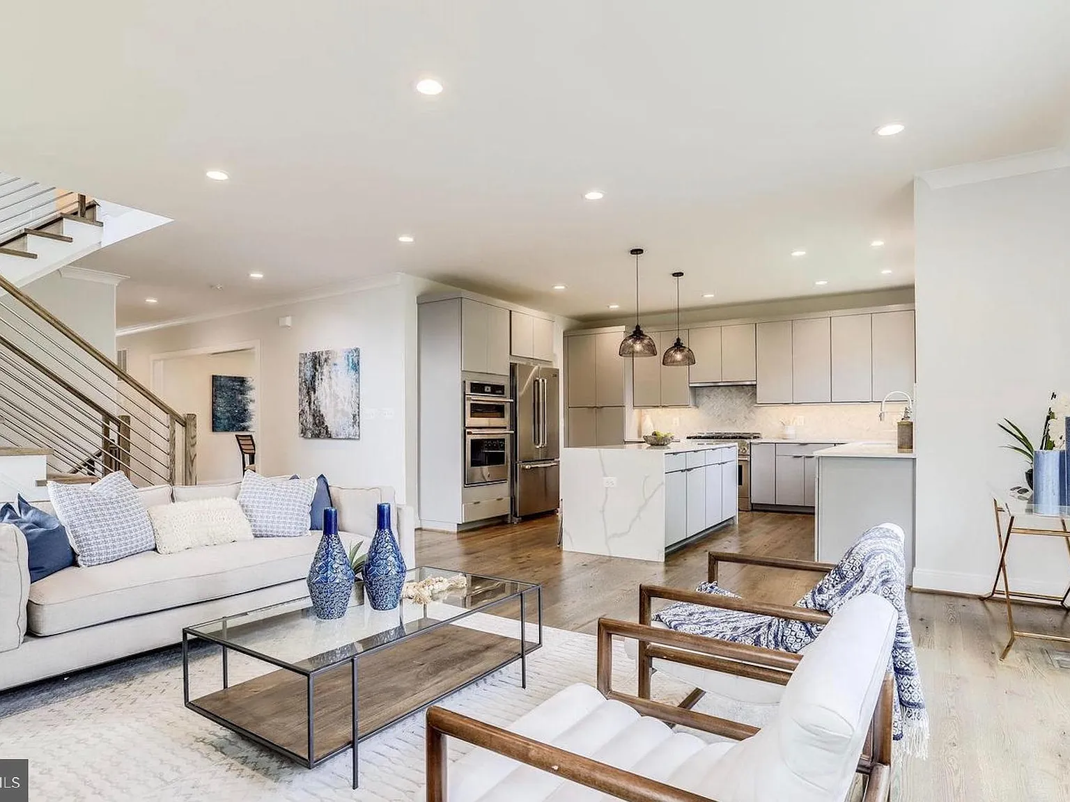 6 bed, 6.5 bath, 5787 sqft, $7,800 — Photo 1