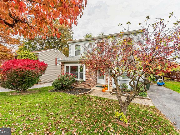2nd image of 1643 Farnham Ln