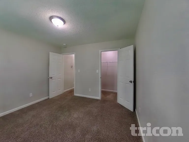 2880 Lakestream Dr — Photo 15