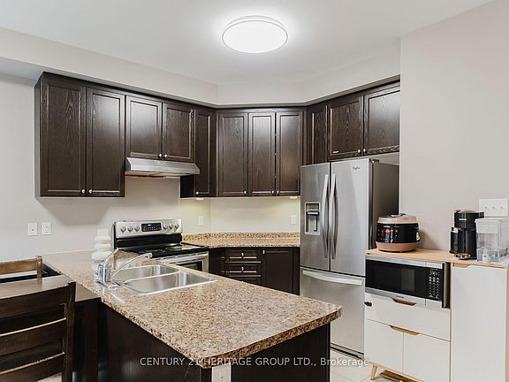 3rd image of 32 Grey Wing Ave