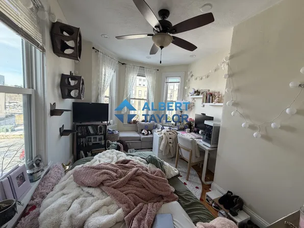 108 Hyde Park Ave, Jamaica Plain, MA