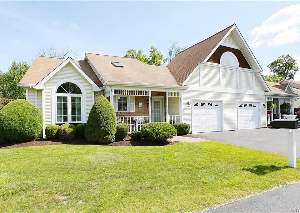 1st image of 5 Spicebush Ln