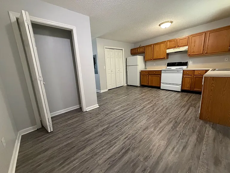 3332 Pinewood Ave — Photo 6