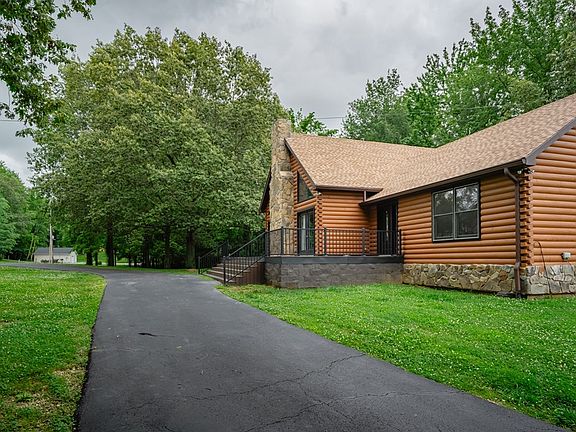 3rd image of 65 Dogwood Ln