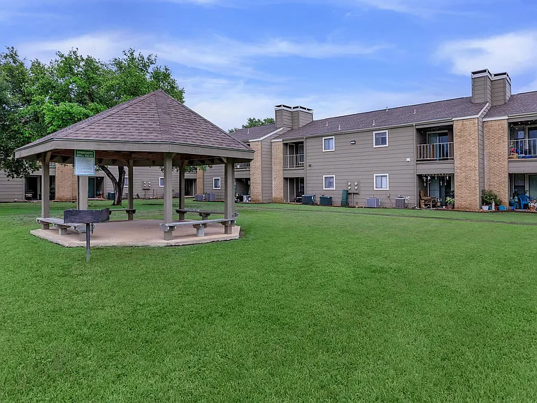 Summers Bend Apartments — Photo 21