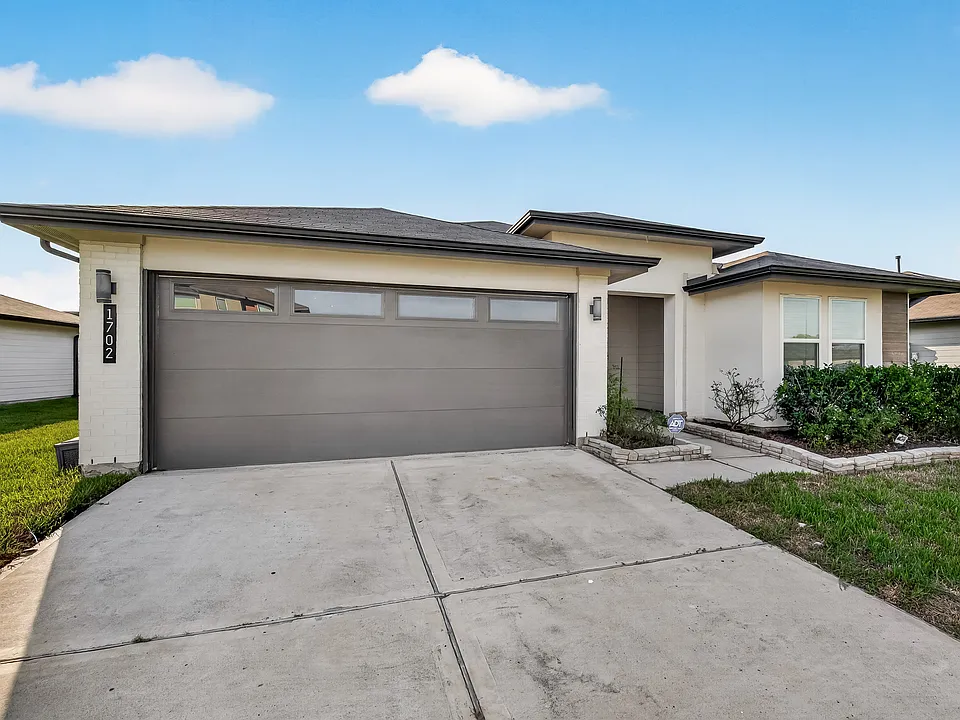 1702 Mountain Echo Dr