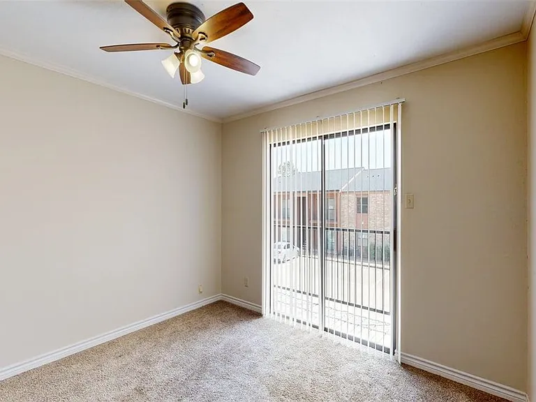 904 University Oaks Blvd #20 — Photo 2