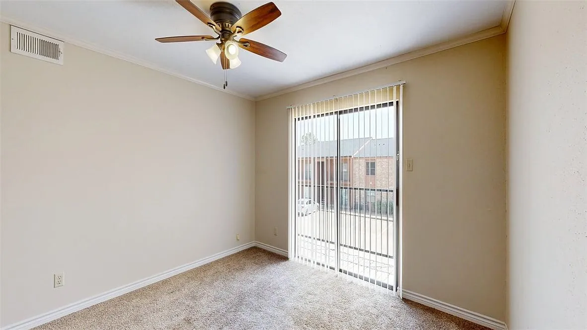 Building Photo - 904 University Oaks Blvd #20