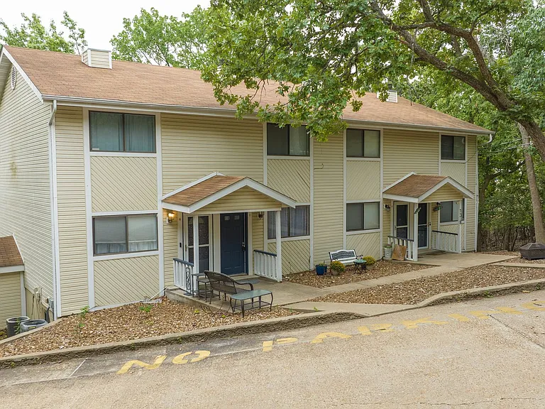 1318 Evergreen — Photo 16