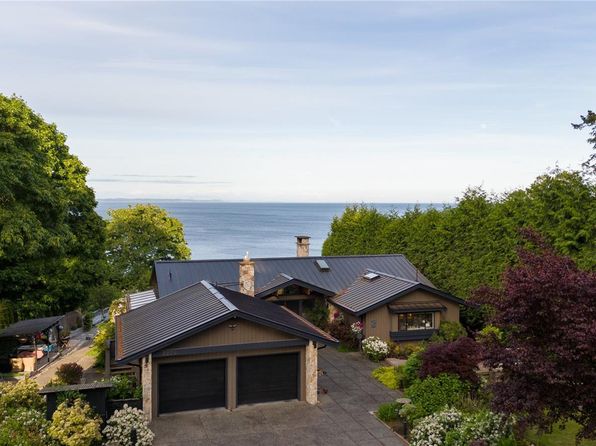 2220 Arbutus Rd, Saanich, BC V8N 1V3