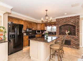 3 Tollgate Dr, East Northport, NY 11731