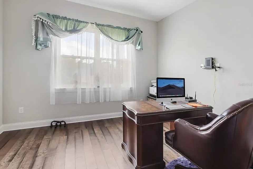 3 bed, 4000 sqft, $6,500 — Photo 3